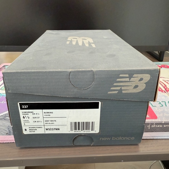 New Balance Femmes With Small Platform - size 6.5 - Picture 8 of 10